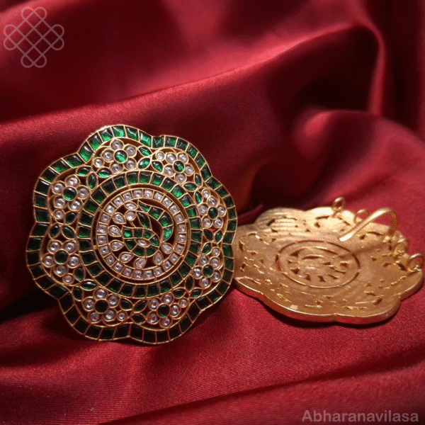Jadau kundan pendant and matching earrings - Image 4