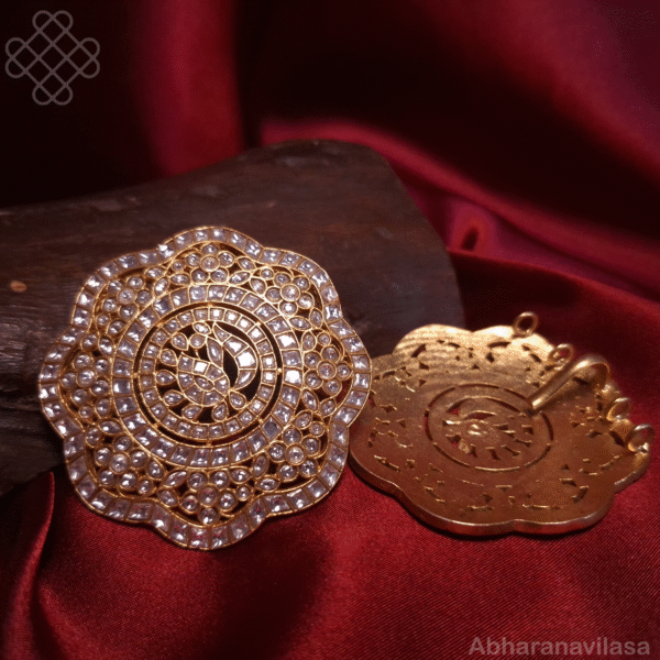 Jadau kundan pendant and matching earrings - Image 4