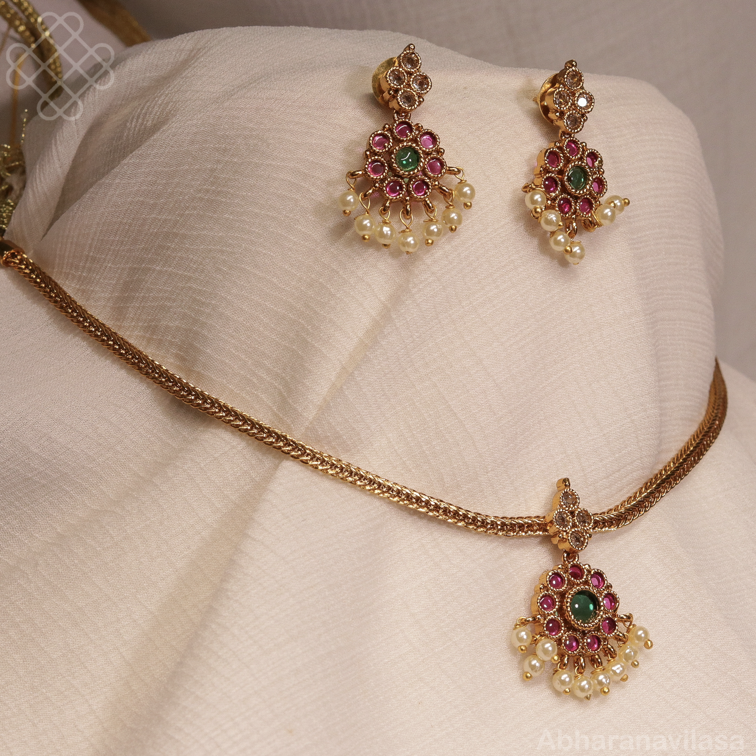 Short Necklace (Kempu)