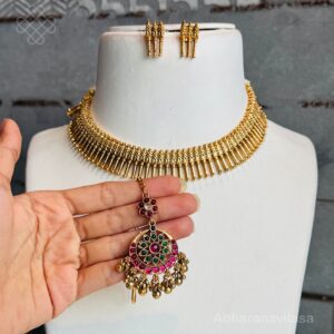 Festive offer - Necklace + earrings and guess what - one maangtikka free