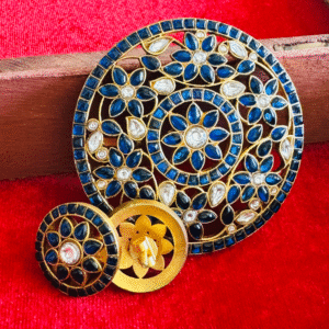 Jadau kundan pendant and matching earrings