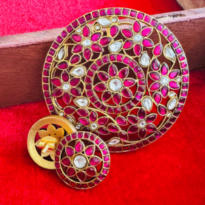 Jadau kundan pendant and matching earrings