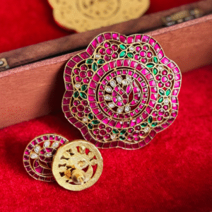 Jadau kundan pendant and matching earrings